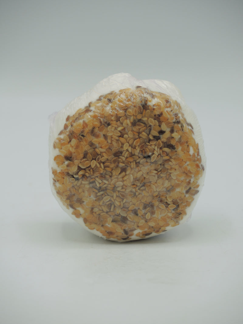 Chèvre Frais Fermier Bio au Lait Cru, Aromatisé au Sésame du Bergenbach d'Alsace (Réf 489)